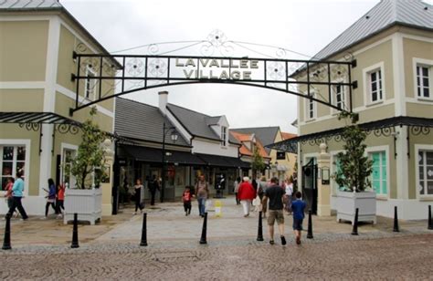 factory outlet near paris.